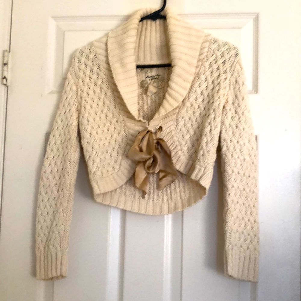 Crop Abercrombie and Fitch sweater size medium